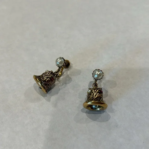 Vintage 1950s dangle bell screw on earrings and matching pin gold / jewel - Picture 2 of 12